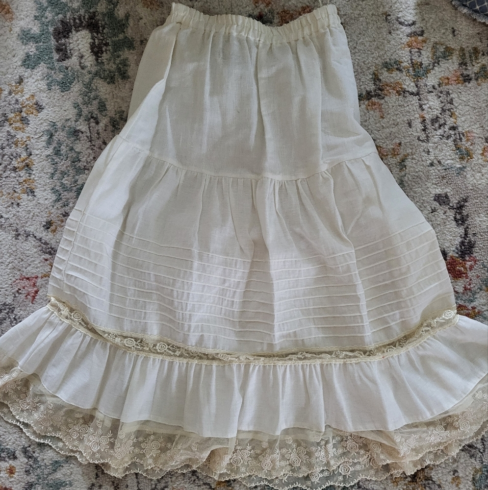 Vintage Gunne Sax white lace skirt